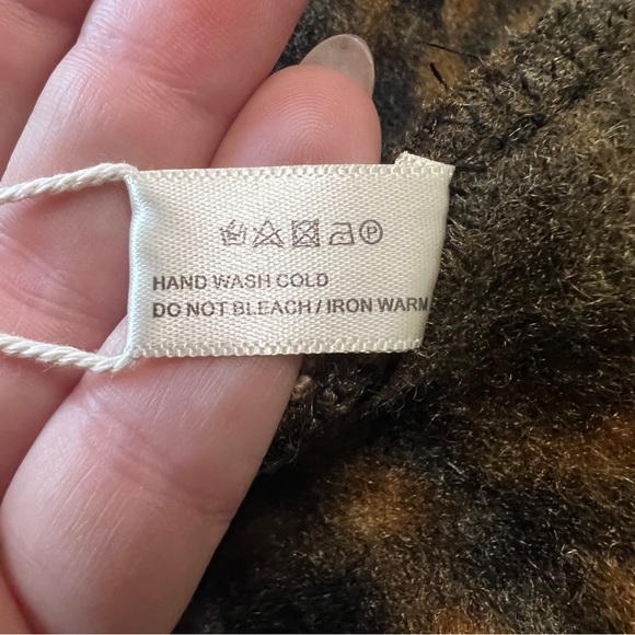 Fadivo New York Plaid Poncho Sweater OS - Picture 6 of 10